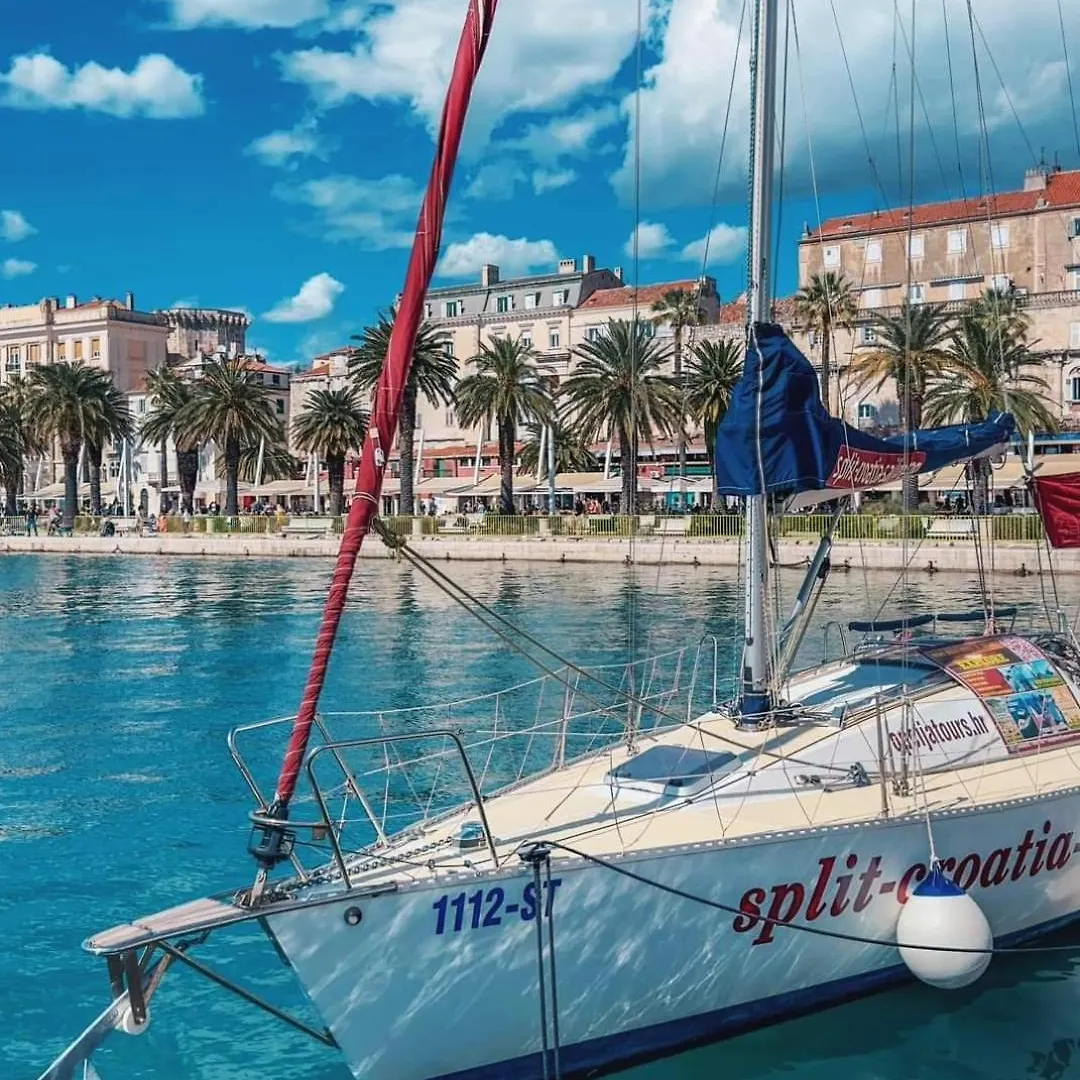 Beach Split Apartments 0*,  Croatia