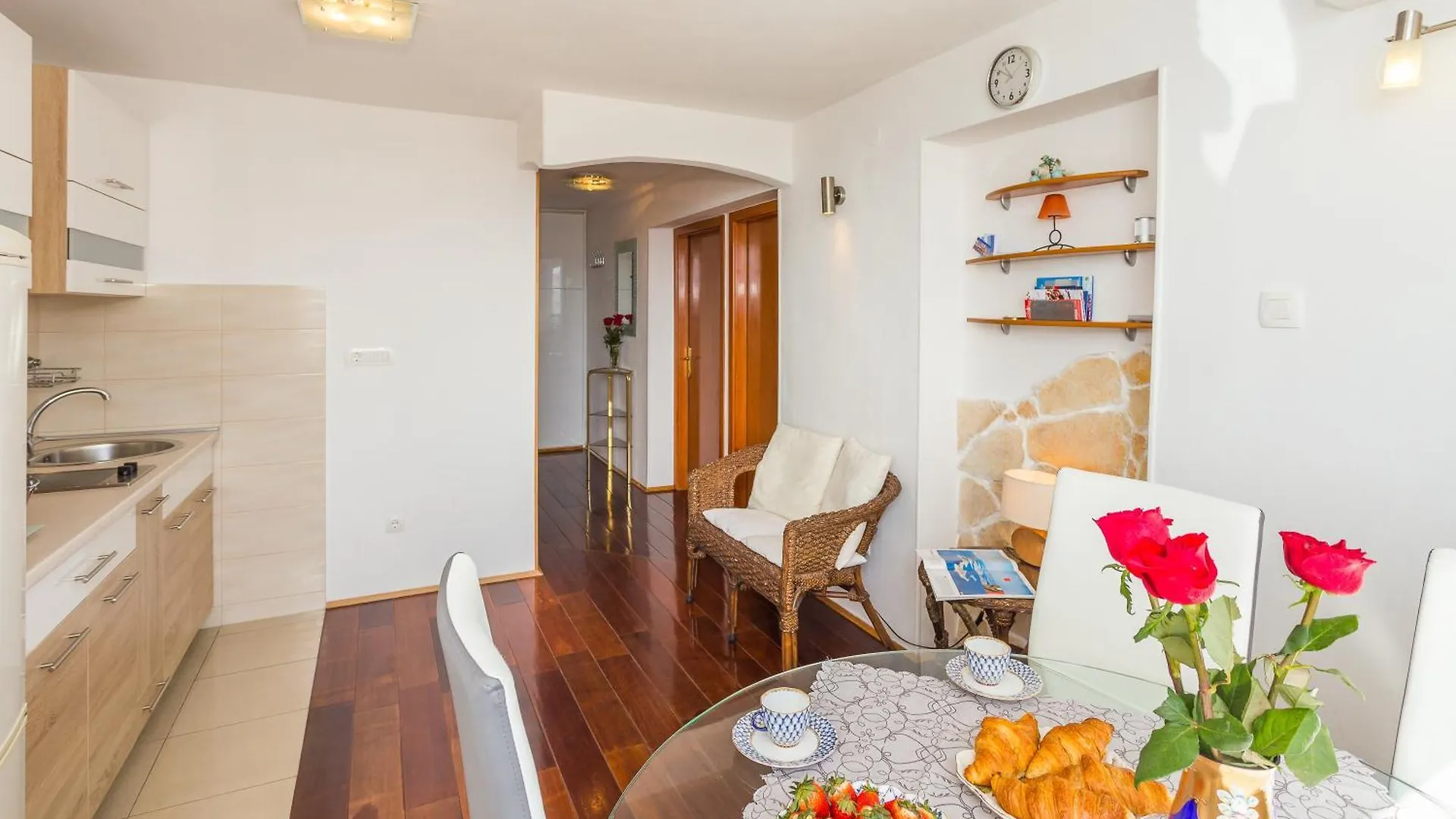 Beach Split Apartments 0*,