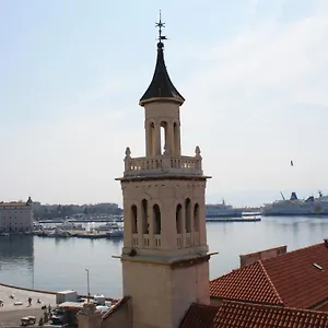 Top Of The Tops Center Apartment, Best Sea View In Town Lägenhet